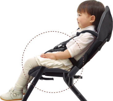 おすわりの頃はリラックスした姿勢で座れる快適チェア